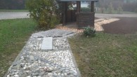 Fühlpfad der Schule erneuert Berufsorientierung am SFZ in Kooperation mit der Gartenbaufirma L&G Der Fühlpfad auf dem Pausenhof war in die Jahre gekommen. Nach über 15 Jahren waren alle Holzelemente verrottet und loses Steinmaterial...