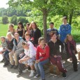 Neue Sitzplätze für den Pausenhof Ein Projekt der Klasse 7/8 a – Mai – Die Freiluft-Saison hat begonnen. Die Sonne hat schon viel Kraft. Da sind gemütliche Plätzchen im Freien begehrt. Im vergangen Herbst hatten...